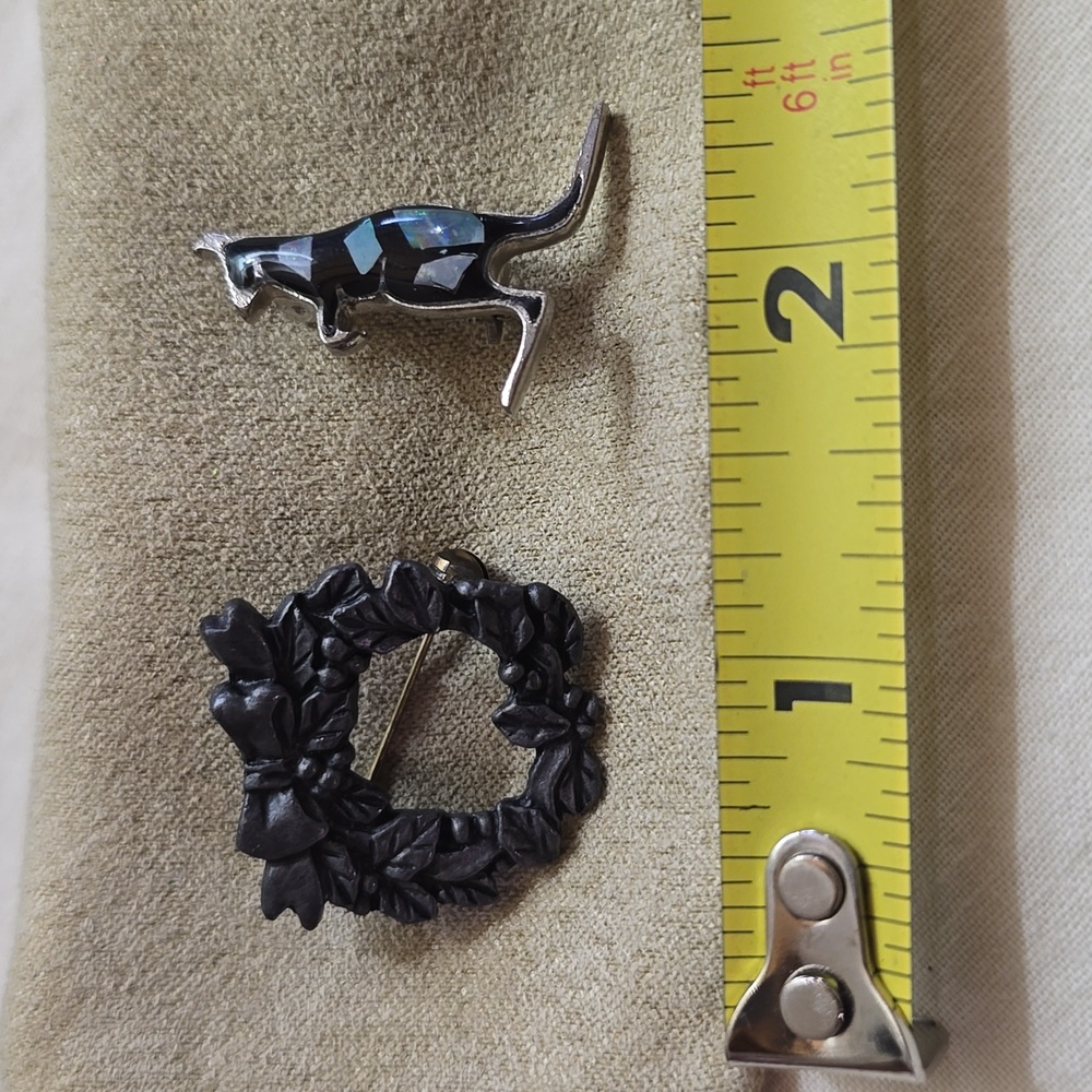Lot of Two Pins - Wreath and Kangaroo
